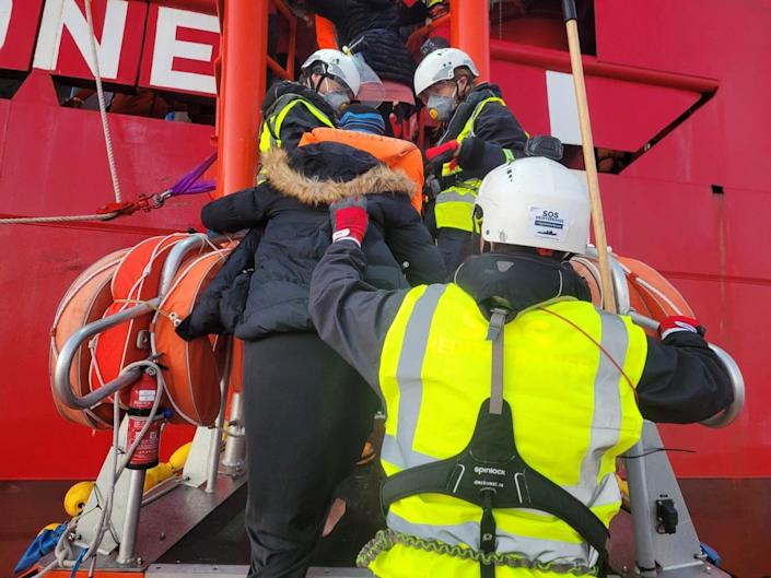 El Ocean Viking rescata a 114 migrantes en el Mediterráneo central