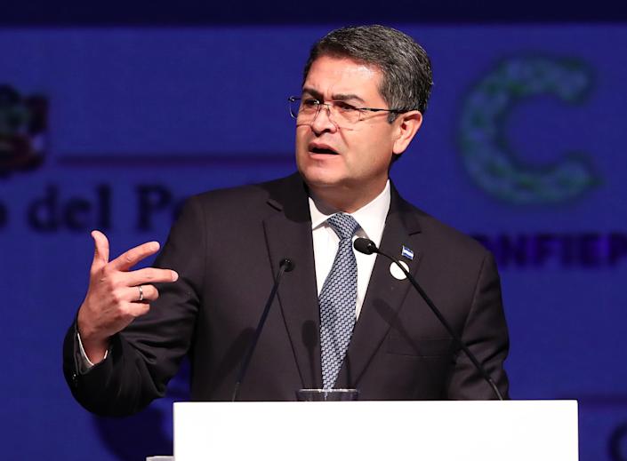 El expresidente hondureño Juan Orlando Hernández jura como diputado del Parlacen