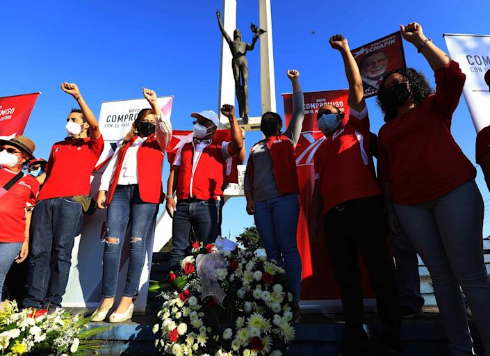 Líder del FMLN llama a «reflexionar» para «retomar» la democracia en El Salvador