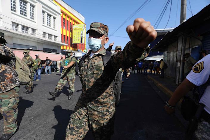 Los salvadoreños conmemoran 30 años de paz con una protesta contra el Gobierno
