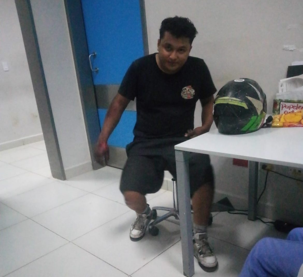 Por no atropellar a un perro se accidenta en su motocicleta