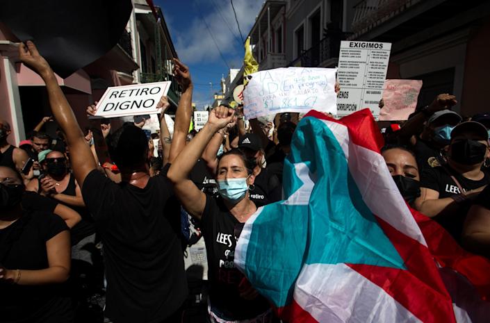 Miles de maestros piden en Puerto Rico mejoras salariales y en las pensiones