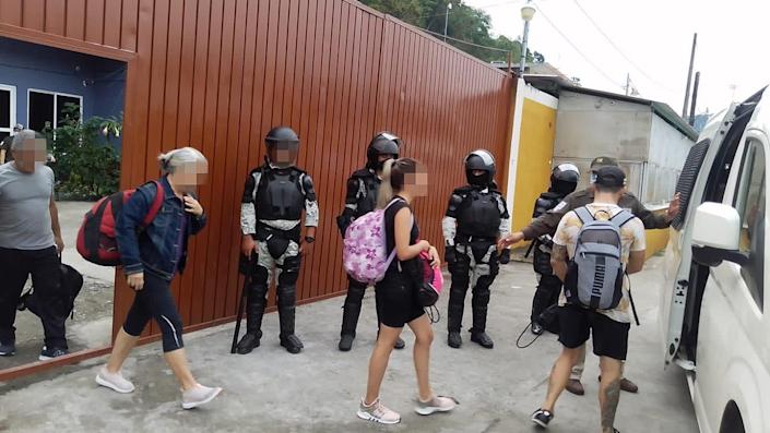 Agentes hallan a 150 migrantes en hotel cercano a frontera México-Guatemala
