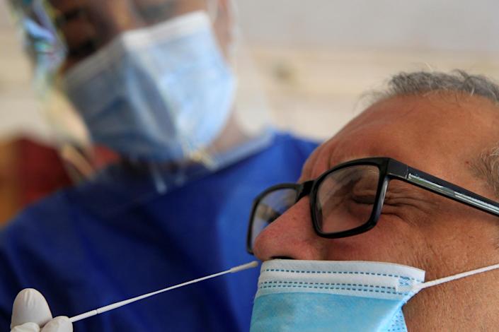 Colombia dice que continúa el descenso de los casos de covid-19 y agrega 1.351 infecciones