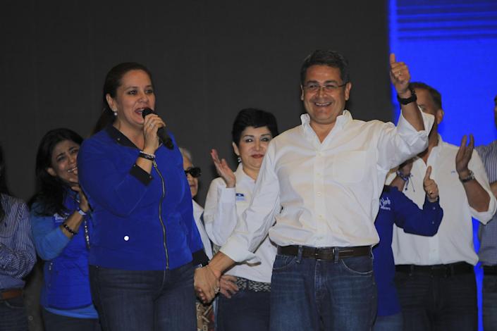 Esposa de expresidente hondureño confía en una resolución judicial favorable