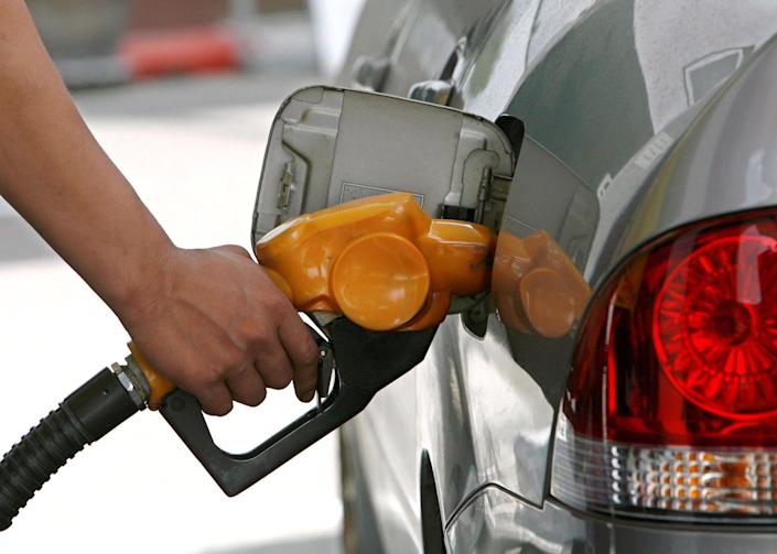 Guatemala subsidiará los combustibles durante dos meses debido al alza de los precios