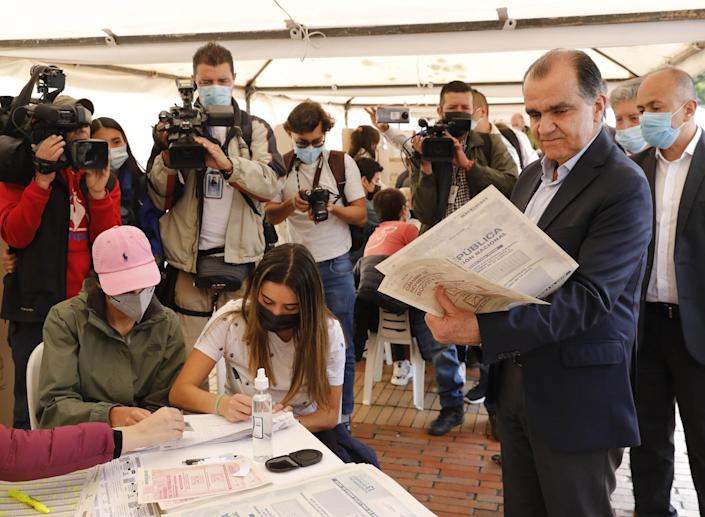 La carrera por la Presidencia de Colombia arranca en firme sin ficha uribista