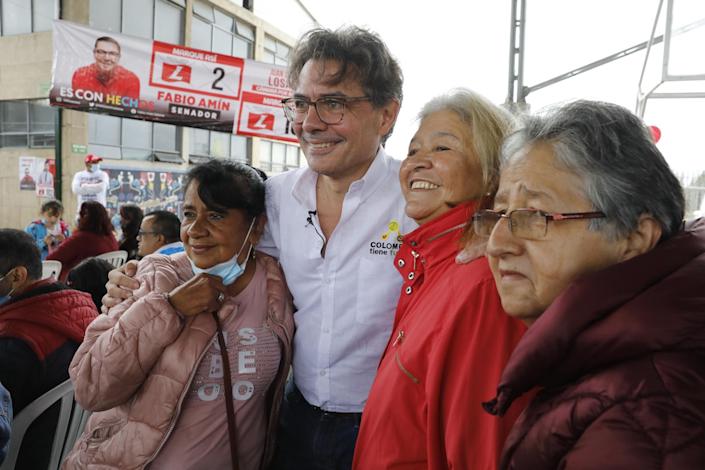 Los candidatos colombianos cierran campaña en las plazas a una semana de las elecciones