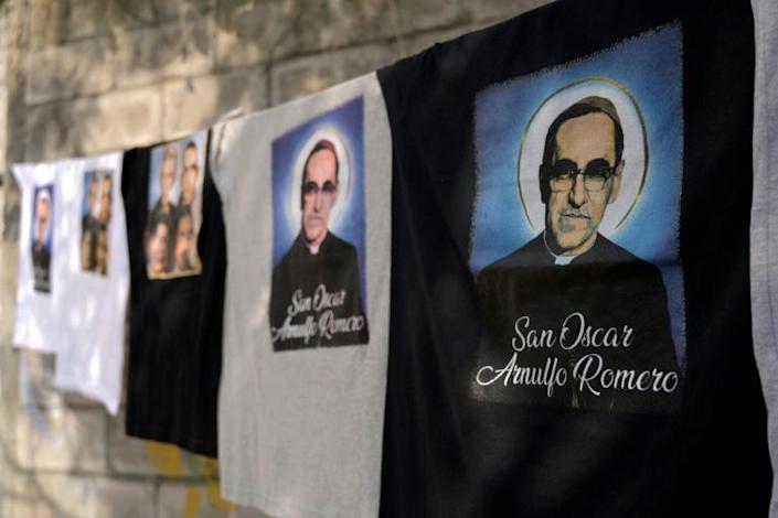 Salvadoreños lamentan impunidad en asesinato de arzobispo Romero
