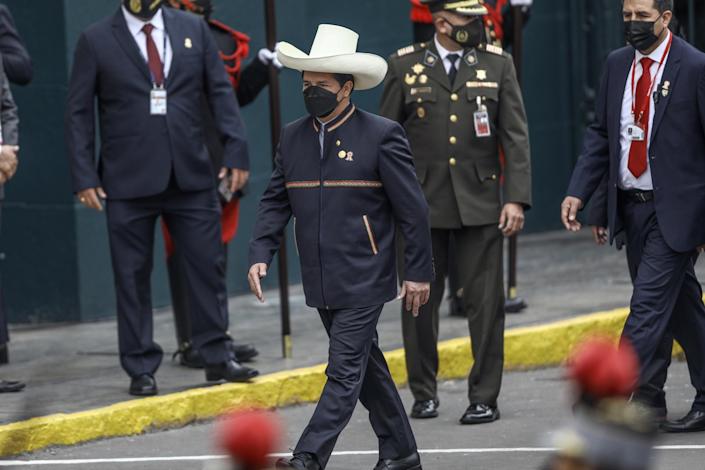 El oficialismo plantea reducir el periodo presidencial en Perú y adelantar los comicios