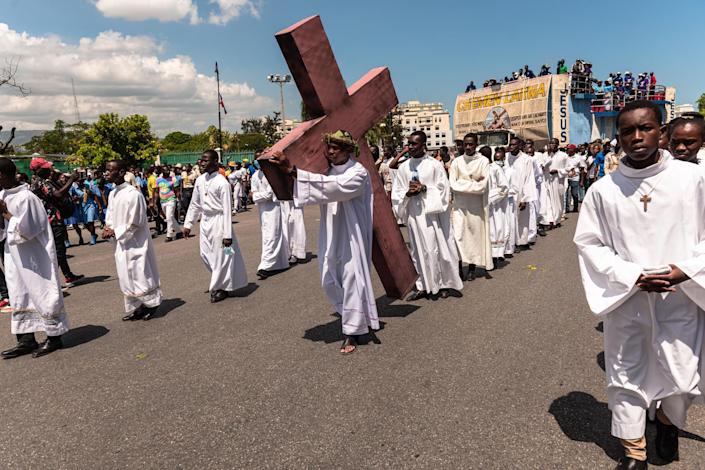 Miles de haitianos celebran la Pasión de Cristo en medio de la crisis