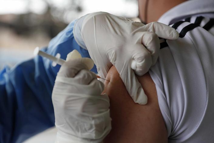 Perú levanta el uso de tapabocas al aire libre en regiones con 80 % de vacunados