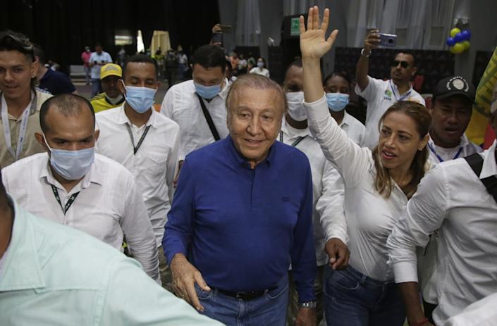 El crecimiento del populista Hernández caldea la campaña electoral colombiana