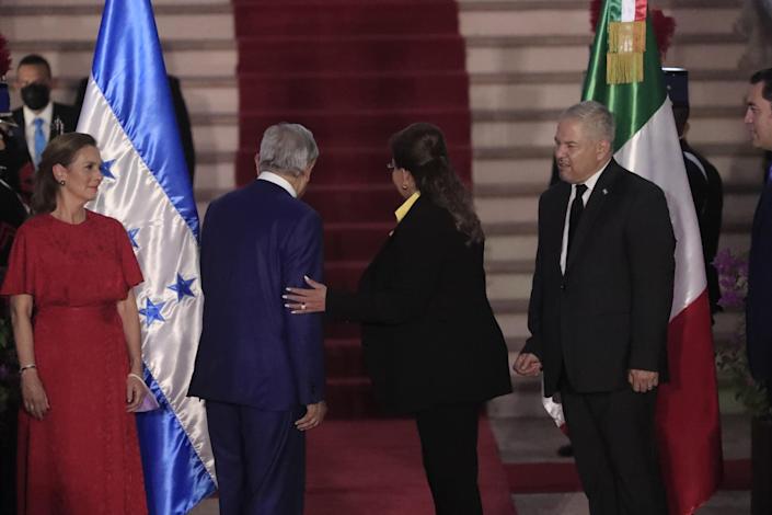 El mandatario de México llega a Honduras para reunirse con la presidenta Castro