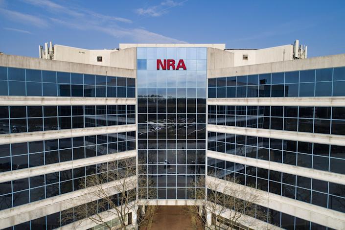 La Asociación Nacional del Rifle mantiene su convención en Texas pese a críticas