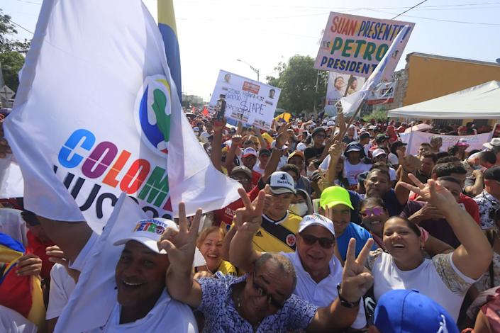 La campaña electoral colombiana entra en la última semana con alianzas y el acelerador