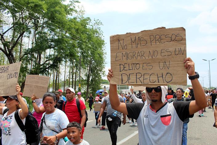 Migrantes bloquean calles en suroriental estado mexicano de Chiapas