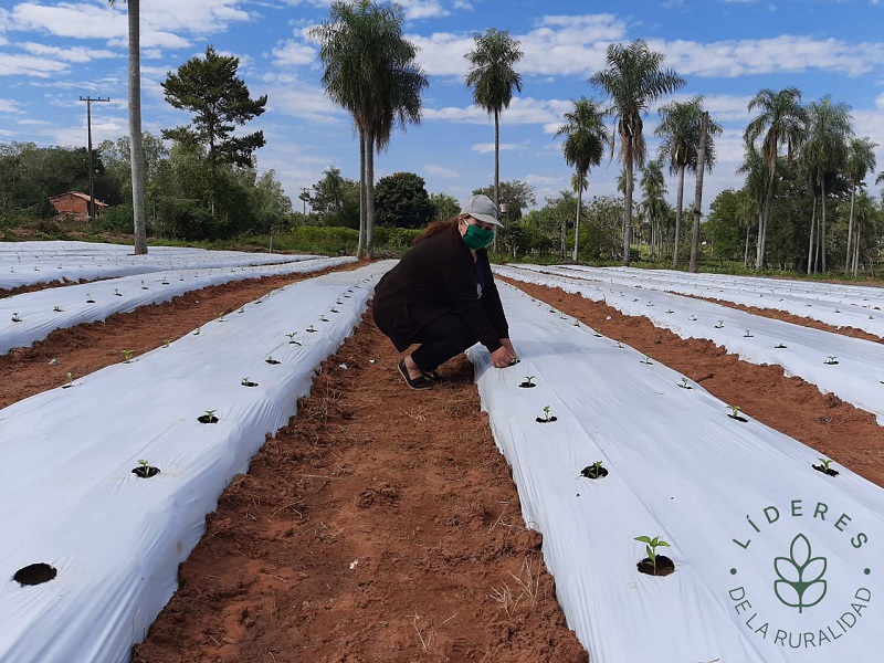 Rosalina Jarolin es distinguida por el IICA como “Líder de la Ruralidad” por su tarea en favor de una mejor calidad de vida de los agricultores familiares paraguayos