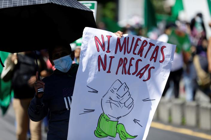 Una ONG que impulsa despenalizar el aborto celebra la libertad de 65 salvadoreñas