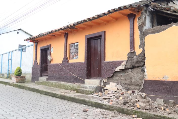 Ascienden a ocho los heridos y 124 las viviendas afectadas por los sismos en Ecuador