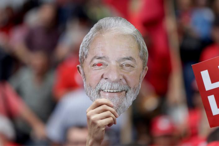 Asesinato a tiros de un militante de Lula sobrecoge a la política brasileña