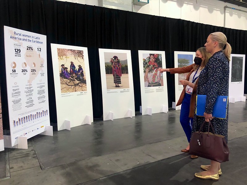 El IICA llevó presencia y mensaje de las mujeres rurales de las Américas a la Unión Europea a través de muestra fotográfica exhibida en Bruselas