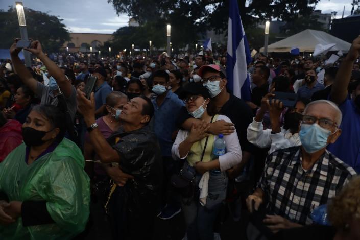 Feligreses salvadoreños retoman la celebración de las fiestas patronales de la capital