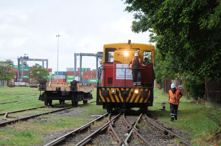 Argentina y Paraguay rehabilitan una vía férrea para el transporte de carga