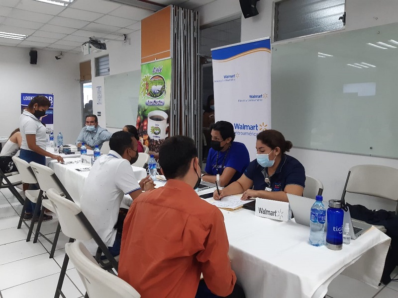 Walmart tiene más de 100 plazas de empleo para los nicaragüenses