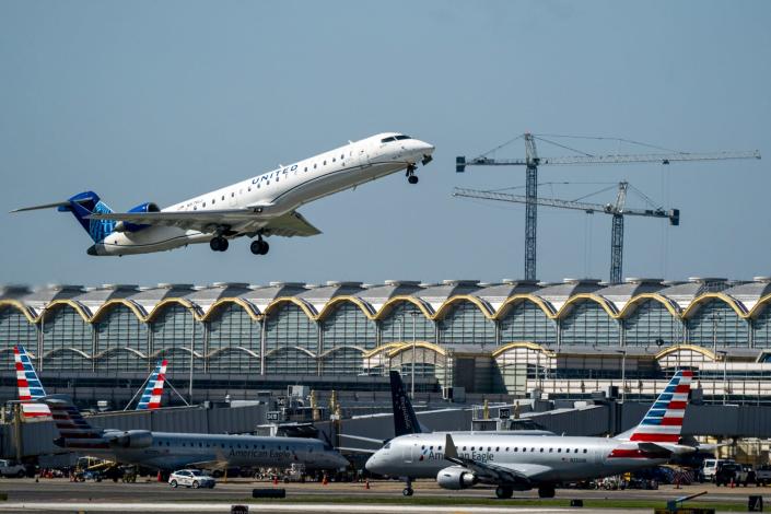 Las aerolíneas deberán revelar en EE.UU. las tarifas extra a los pasajeros