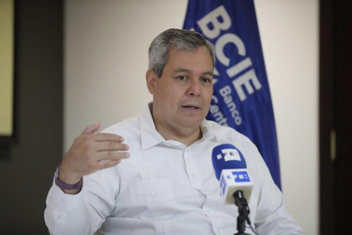 El BCIE dona a Nicaragua medio millón de dólares para daños del huracán Julia