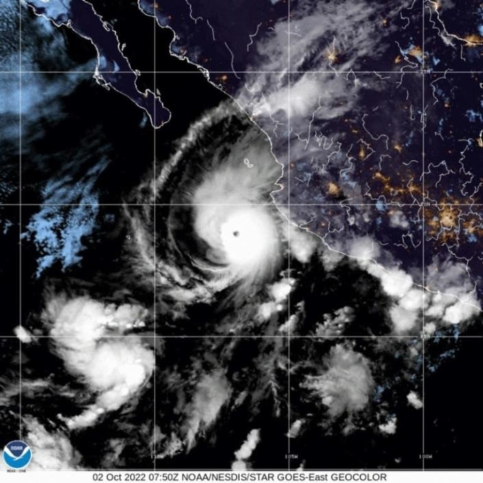 Orlene se convierte en huracán de categoría 4 frente a las costas mexicanas del Pacífico