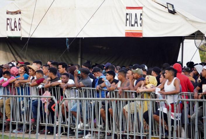 Detienen a 368 migrantes en campamento clandestino en sur de México