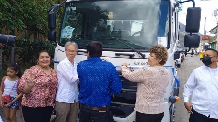 La Trinidad recibe nuevo camión compactador para la recolección de basura del programa APC de Japón