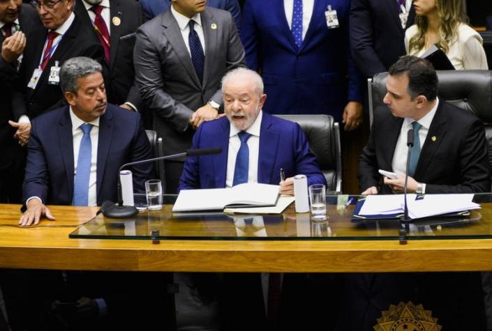 Lula decreta prórroga de exención de impuestos sobre combustibles en Brasil