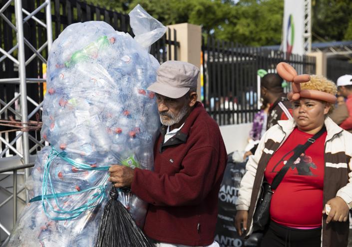 Recolectan 2,2 millones de botellas plásticas en la capital dominicana