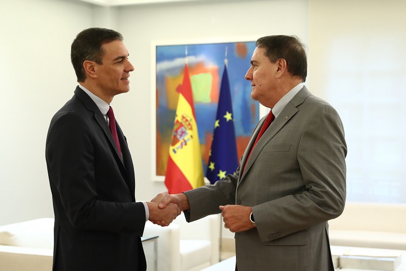 El Director de la OPS se reúne con el Presidente de España, Pedro Sánchez