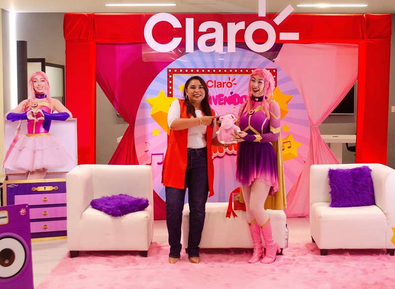 Luli Pampín visita Claro Nicaragua
