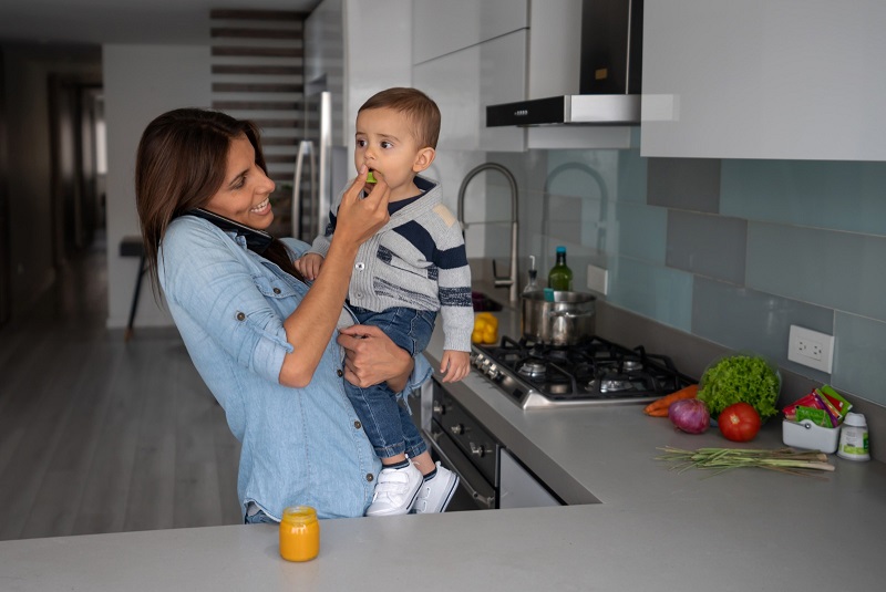 Inicio de la alimentación complementaria en los pequeños: una guía para los padres