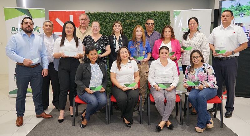 “Reforesta y Gana” con Claro y Forest