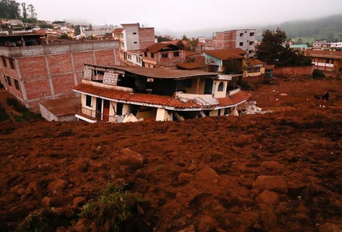 La cifra de muertos por deslizamiento de tierra en Ecuador sube a 23