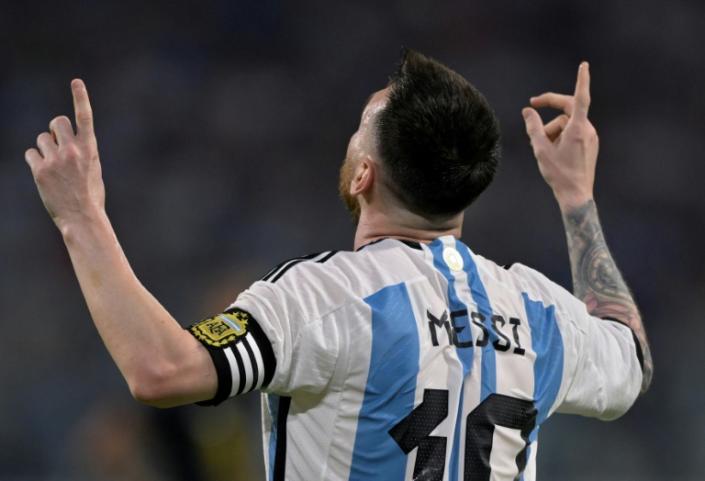 Lionel Messi anota ante Curazao su gol 100 para la selección argentina