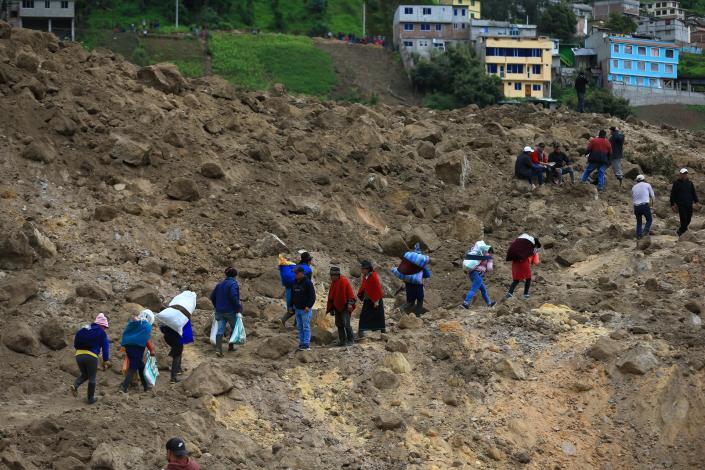 Suben a 38 los fallecidos por el alud en Ecuador y bajan a 50 los desaparecidos