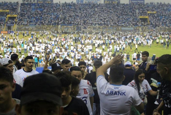 Dirigentes del club Alianza detenidos por la estampida en un estadio salvadoreño