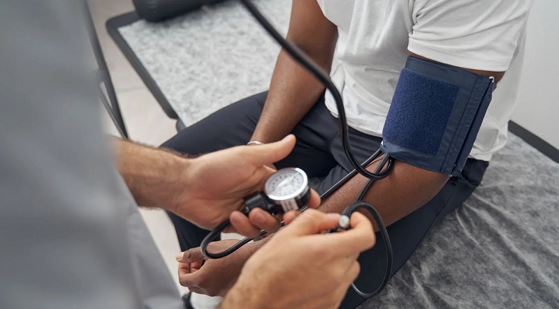 Un mejor manejo de la hipertensión podría salvar 420.000 vidas al año en las Américas, dice el Director de la OPS
