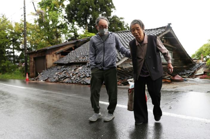 Un muerto y una treintena de heridos tras potente sismo en Japón