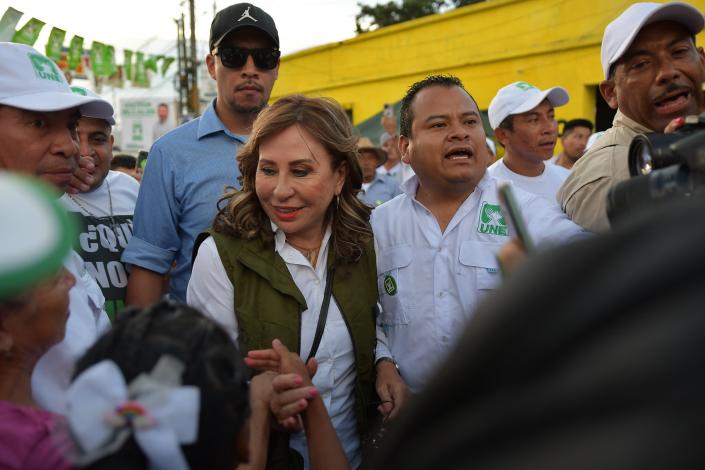 Una ex primera dama y un diplomático encabezan la intención de voto en Guatemala, según encuesta
