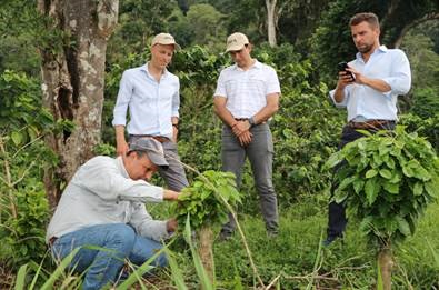 Delegación del DEG de Alemania vista a productor matagalpino