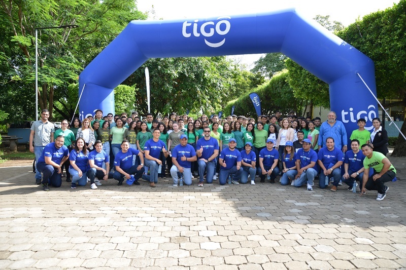 Tigo apoya jornada de reforestación en conjunto con UCC en Chinandega