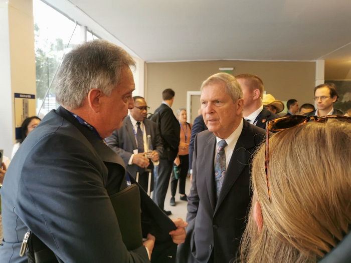 En COP28, el Secretario de Agricultura de EE. UU., Tom Vilsack, destacó trabajo del IICA “por acelerar la colaboración entre los países de las Américas para adaptar la agricultura al cambio climático”